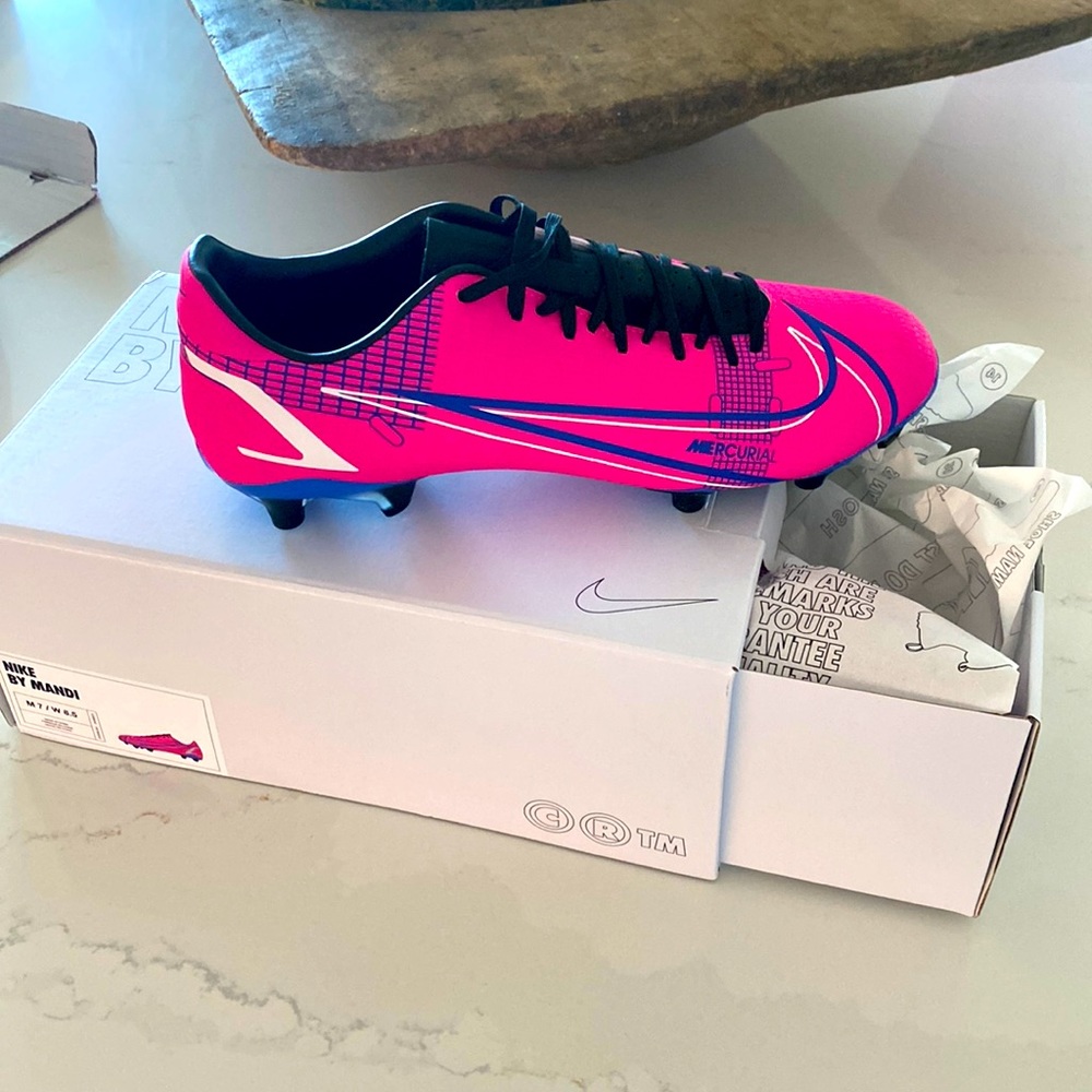New in box! Never worn. Nike Soccer Cleats. Size 8.5. Paid $120.